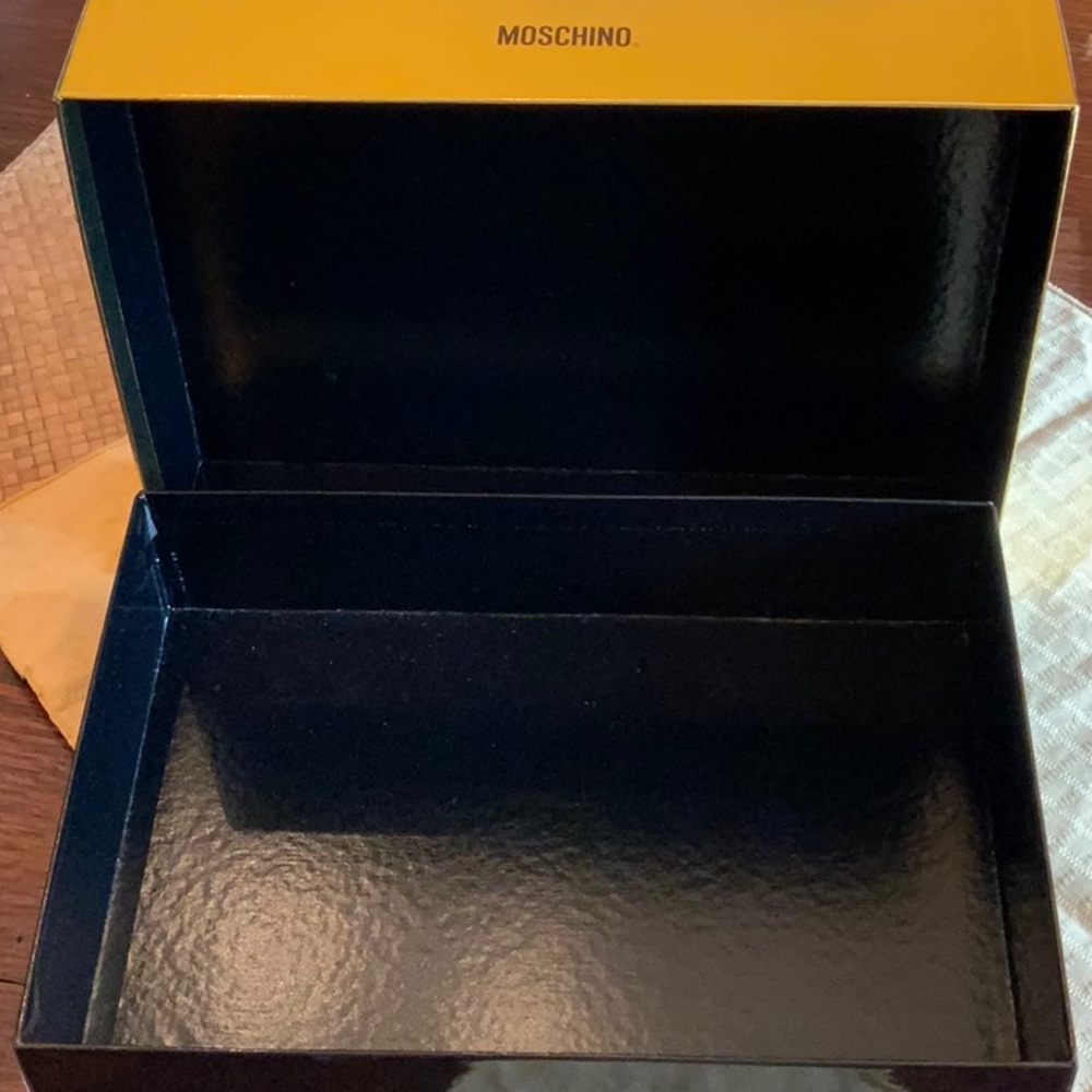 Moschino box - Picture 3 of 3